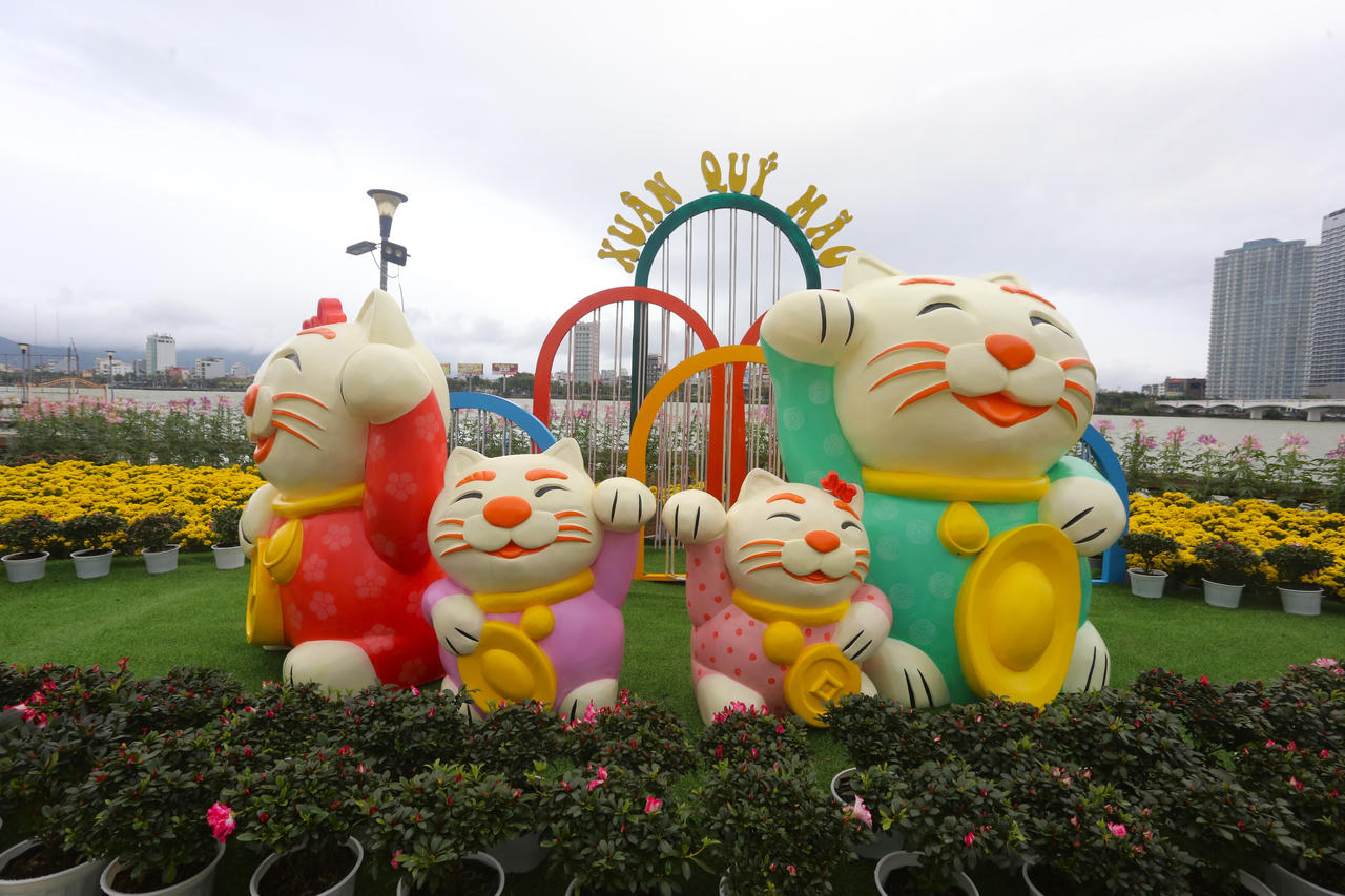 Đà Nẵng tặng lại dàn linh vật mèo tại đường hoa xuân cho các trường mầm non