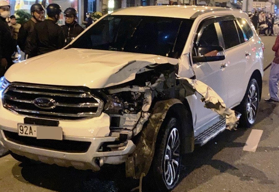 2 ô tô biến dạng sau va chạm kinh hoàng, 1 tài xế tử vong