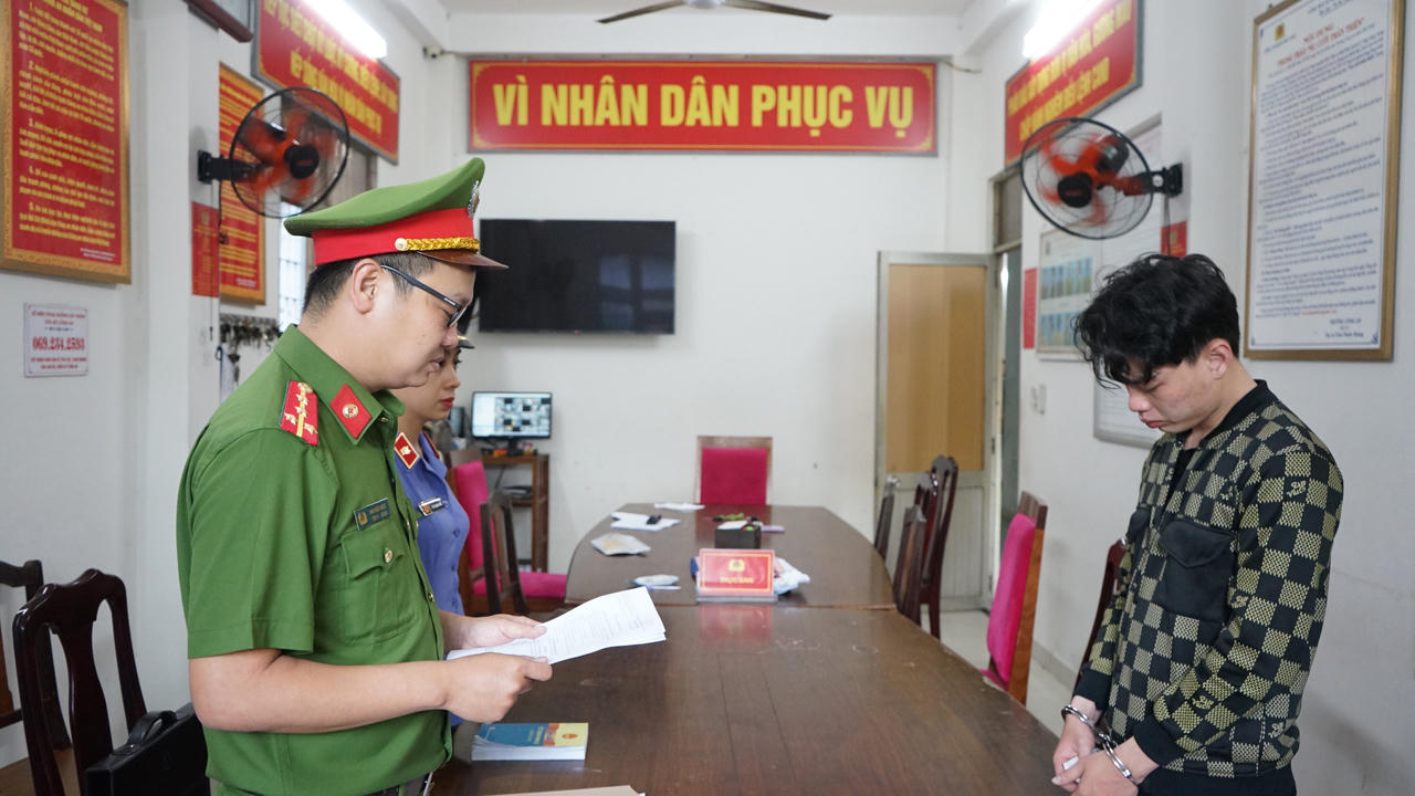 Bắt thêm 2 đối tượng tổ chức "tiệc ma túy" trong vũ trường New Phương Đông