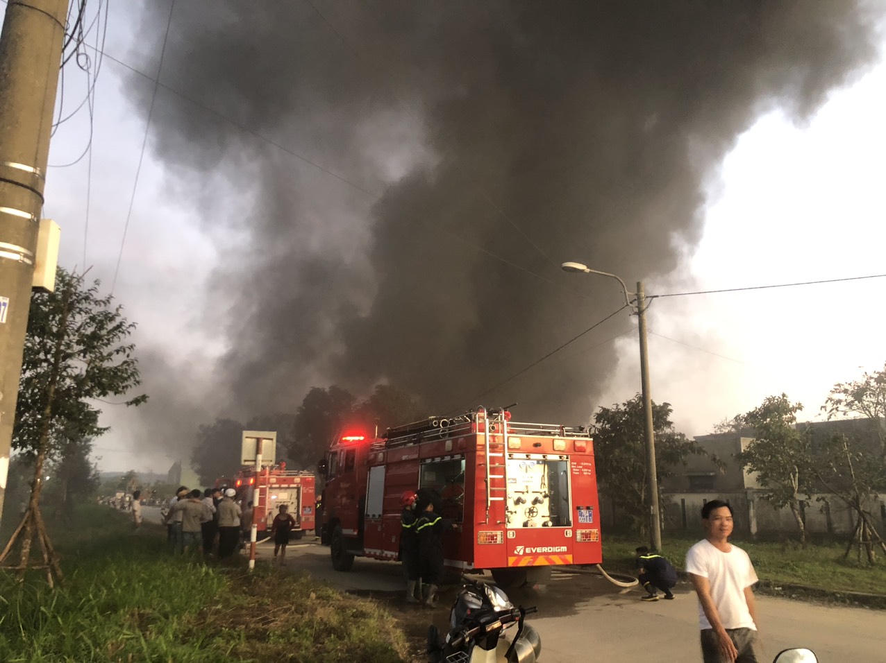 Cháy lớn tại Nhà máy sản xuất bao bì ở Quảng Ngãi