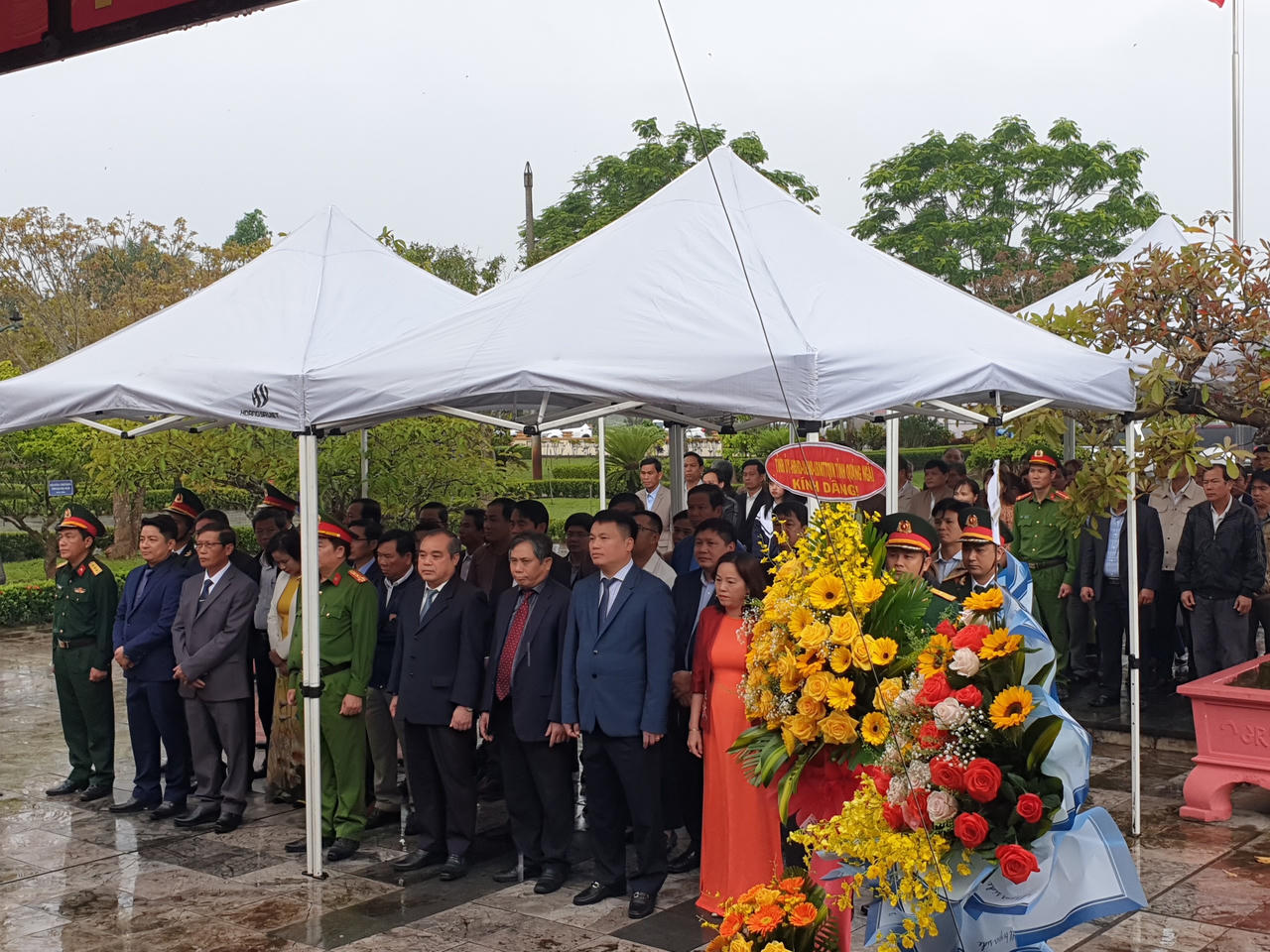 Dâng hương kỷ niệm 117 năm ngày sinh cố Thủ tướng Phạm Văn Đồng