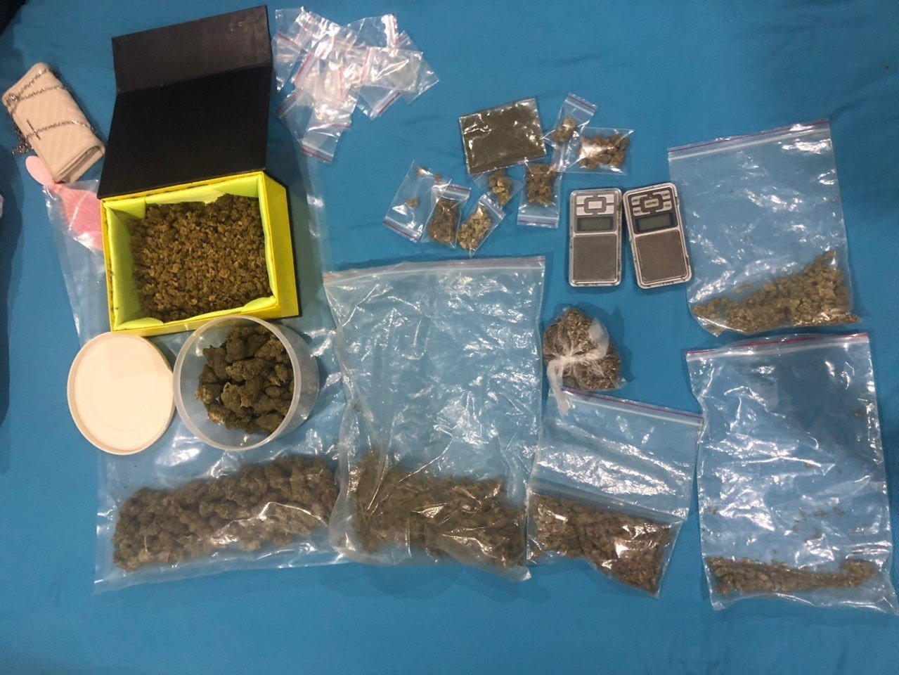 Triệt phá đường dây lập nhóm Telegram bán cần sa