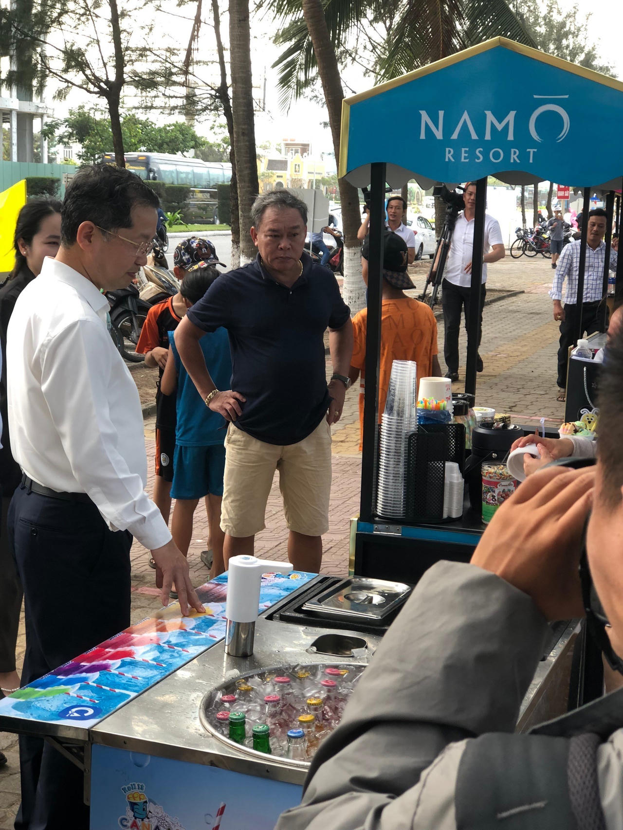 Bí thư Đà Nẵng thăm, kiểm tra tuyến phố ăn vặt mới khai trương 