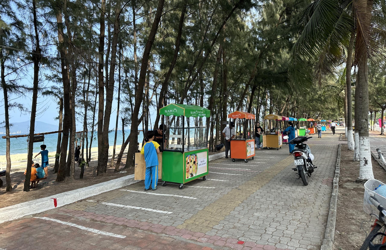 Bí thư Đà Nẵng thăm, kiểm tra tuyến phố ăn vặt mới khai trương 