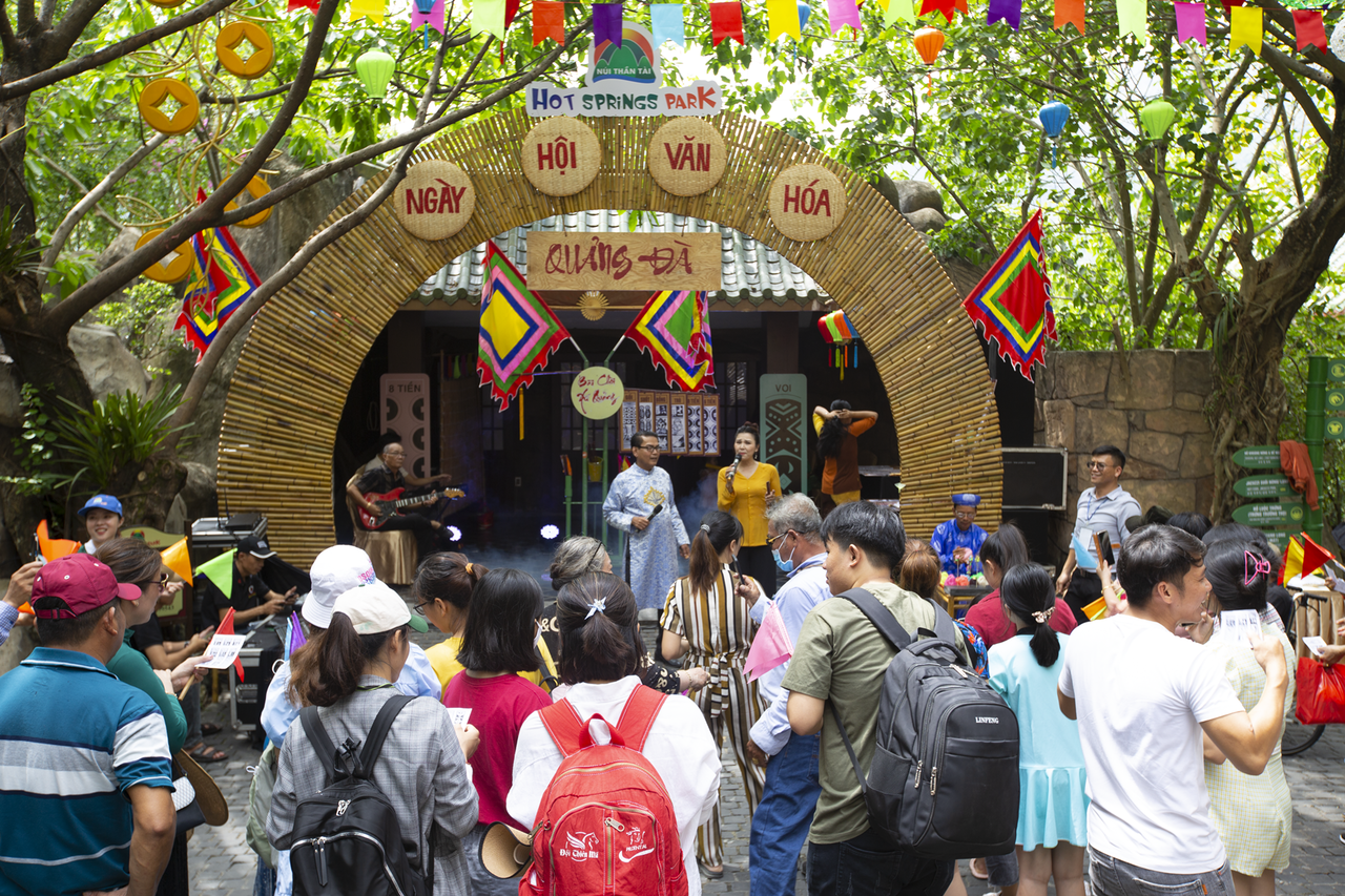 Khu du lịch tại Đà Nẵng đón gần 20.000 lượt khách sau 3 ngày đầu nghỉ lễ