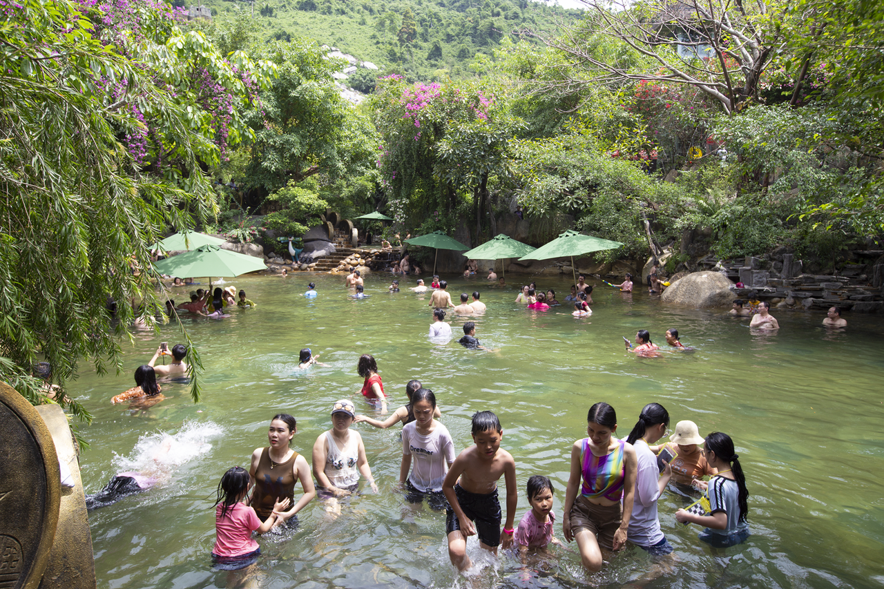 Khu du lịch tại Đà Nẵng đón gần 20.000 lượt khách sau 3 ngày đầu nghỉ lễ