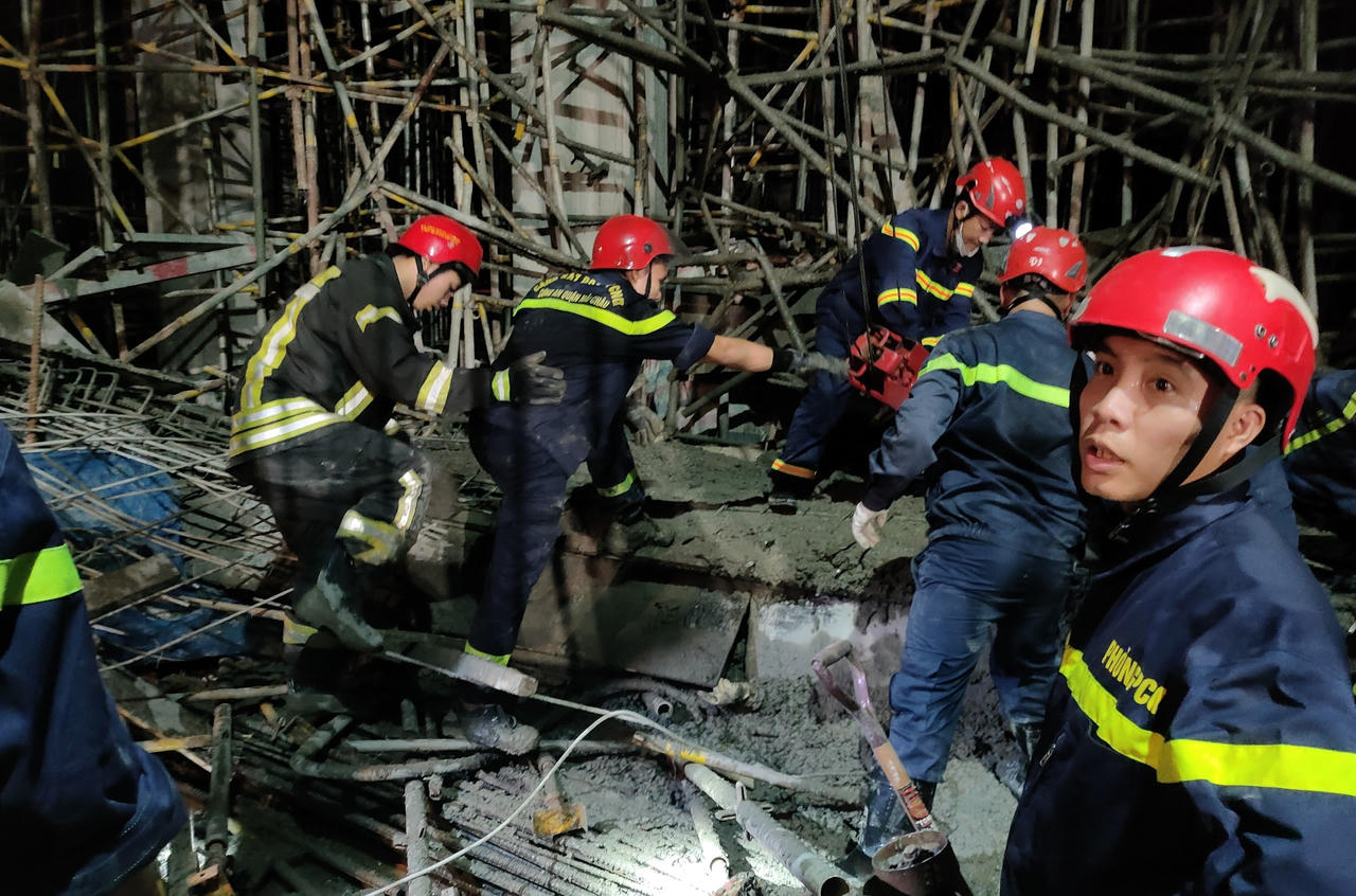 Sập giàn giáo công trình tại Đà Nẵng, 2 người chết, 3 người bị thương