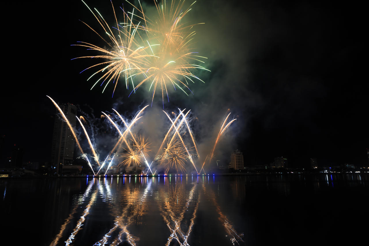 Hai cựu vương Úc và Ý thắp sáng sông Hàn trong đêm Chinh phục những ước mơ