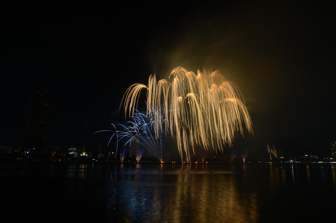 Hai cựu vương Úc và Ý thắp sáng sông Hàn trong đêm Chinh phục những ước mơ