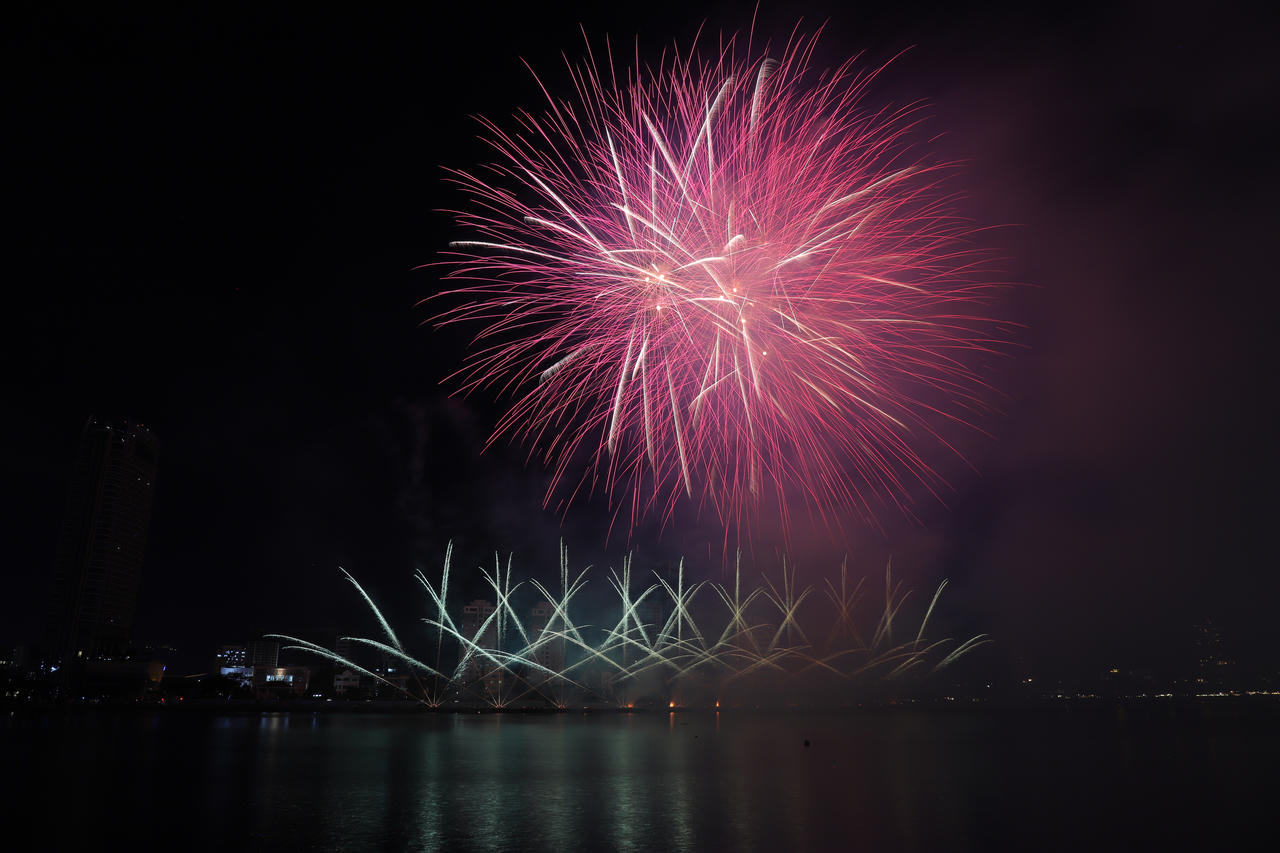 Hai cựu vương Úc và Ý thắp sáng sông Hàn trong đêm Chinh phục những ước mơ