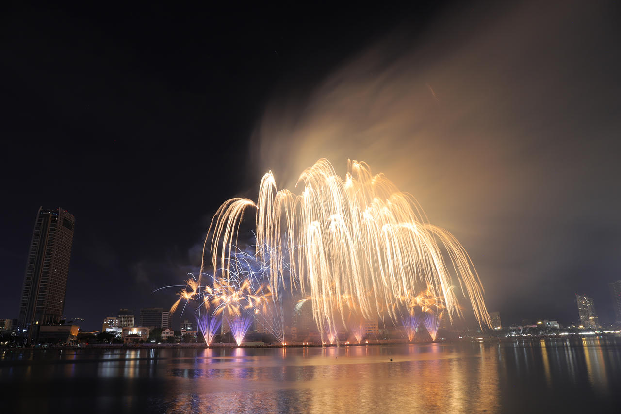 Hai cựu vương Úc và Ý thắp sáng sông Hàn trong đêm Chinh phục những ước mơ