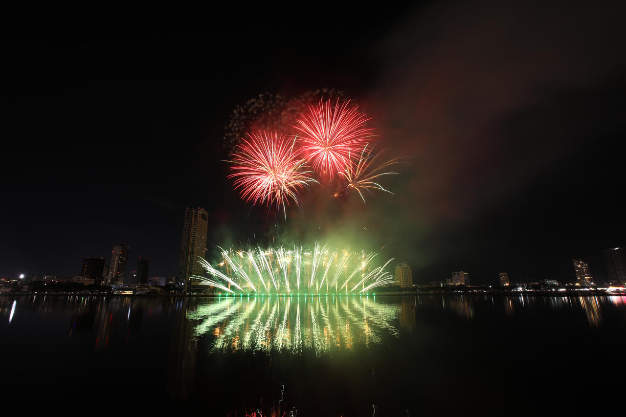 Hai cựu vương Úc và Ý thắp sáng sông Hàn trong đêm Chinh phục những ước mơ