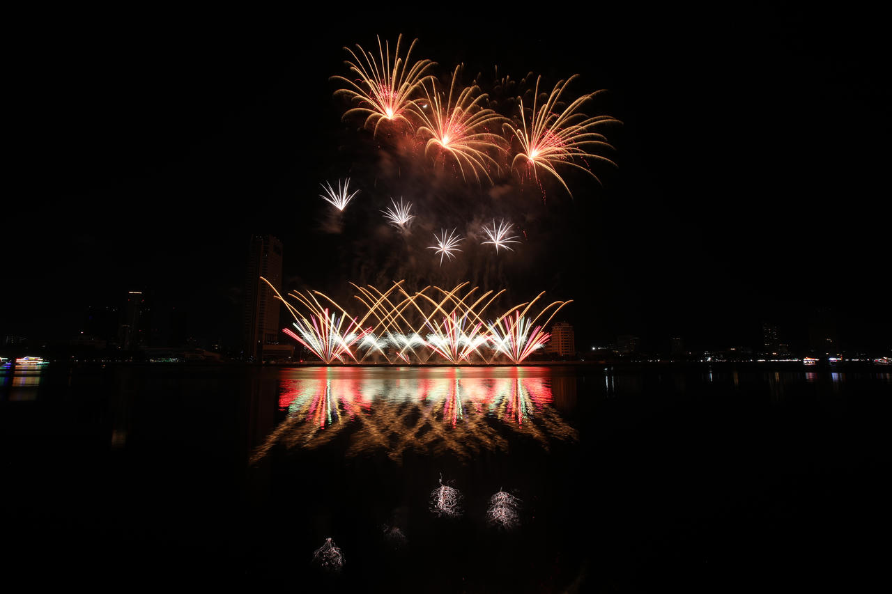 Anh và Ba Lan khắc họa vẻ đẹp thiên nhiên trên nền trời Đà Nẵng