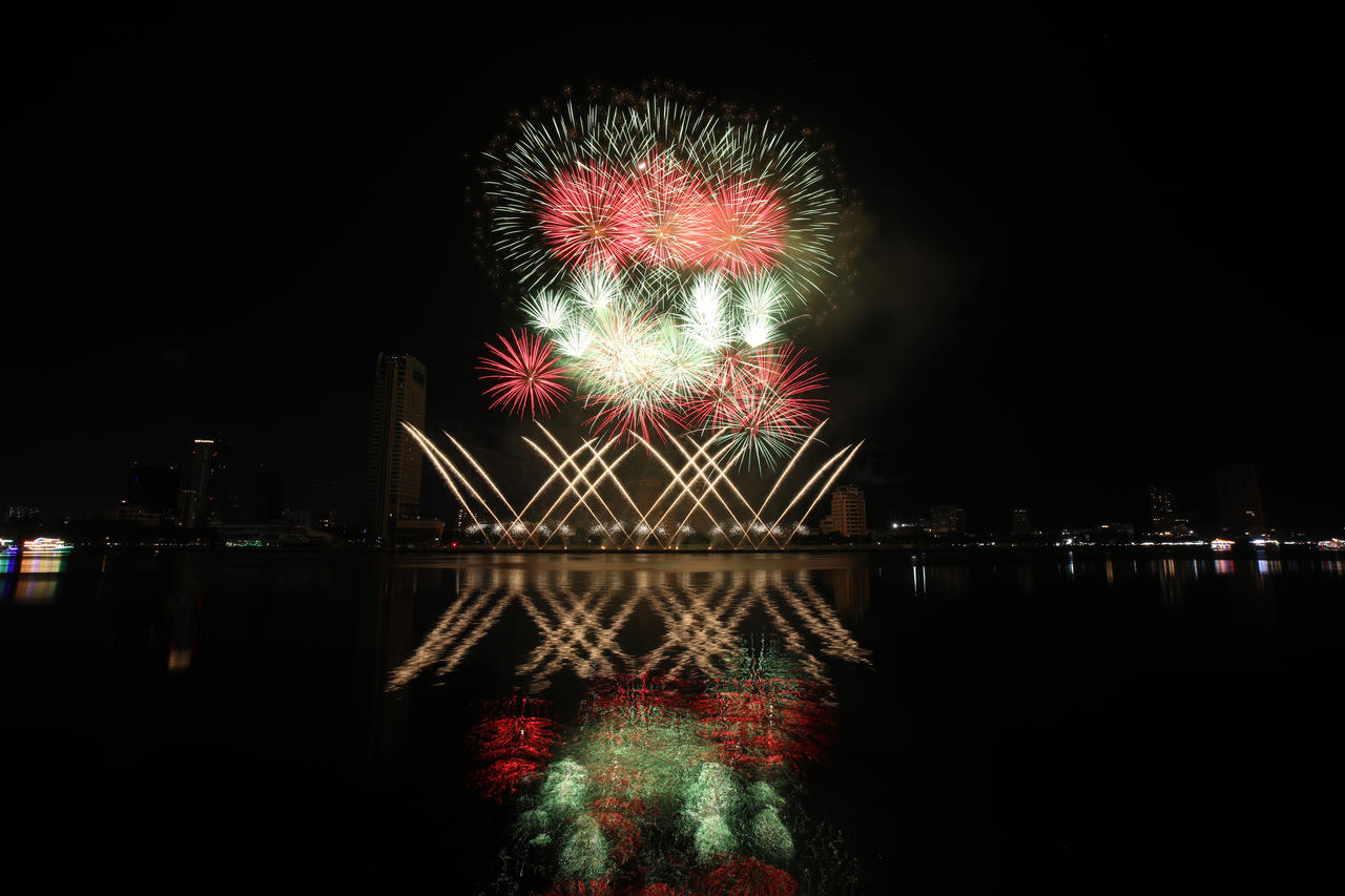 Anh và Ba Lan khắc họa vẻ đẹp thiên nhiên trên nền trời Đà Nẵng