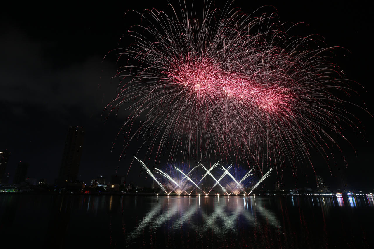 Anh và Ba Lan khắc họa vẻ đẹp thiên nhiên trên nền trời Đà Nẵng