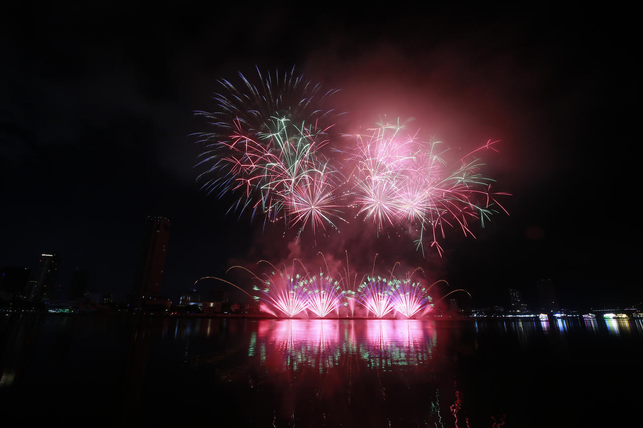 Anh và Ba Lan khắc họa vẻ đẹp thiên nhiên trên nền trời Đà Nẵng