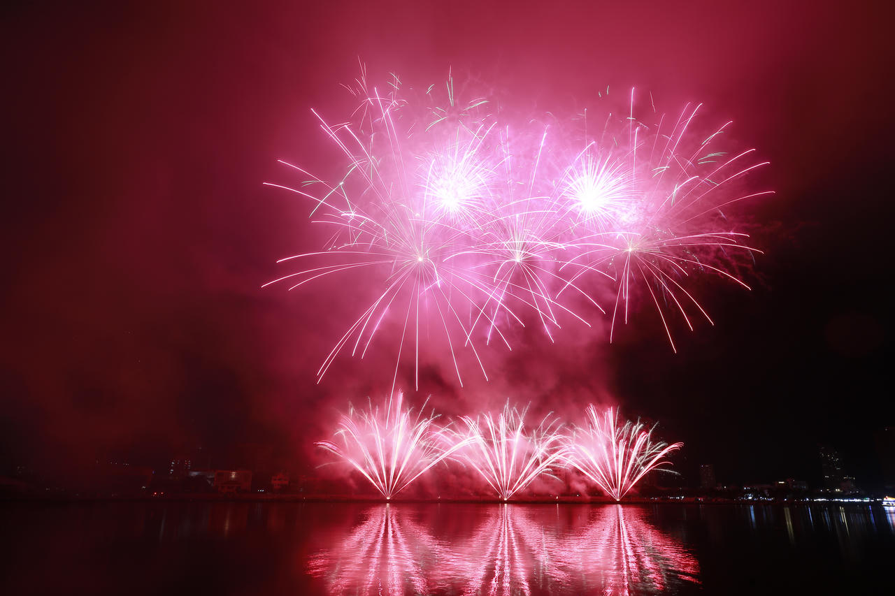 Anh và Ba Lan khắc họa vẻ đẹp thiên nhiên trên nền trời Đà Nẵng