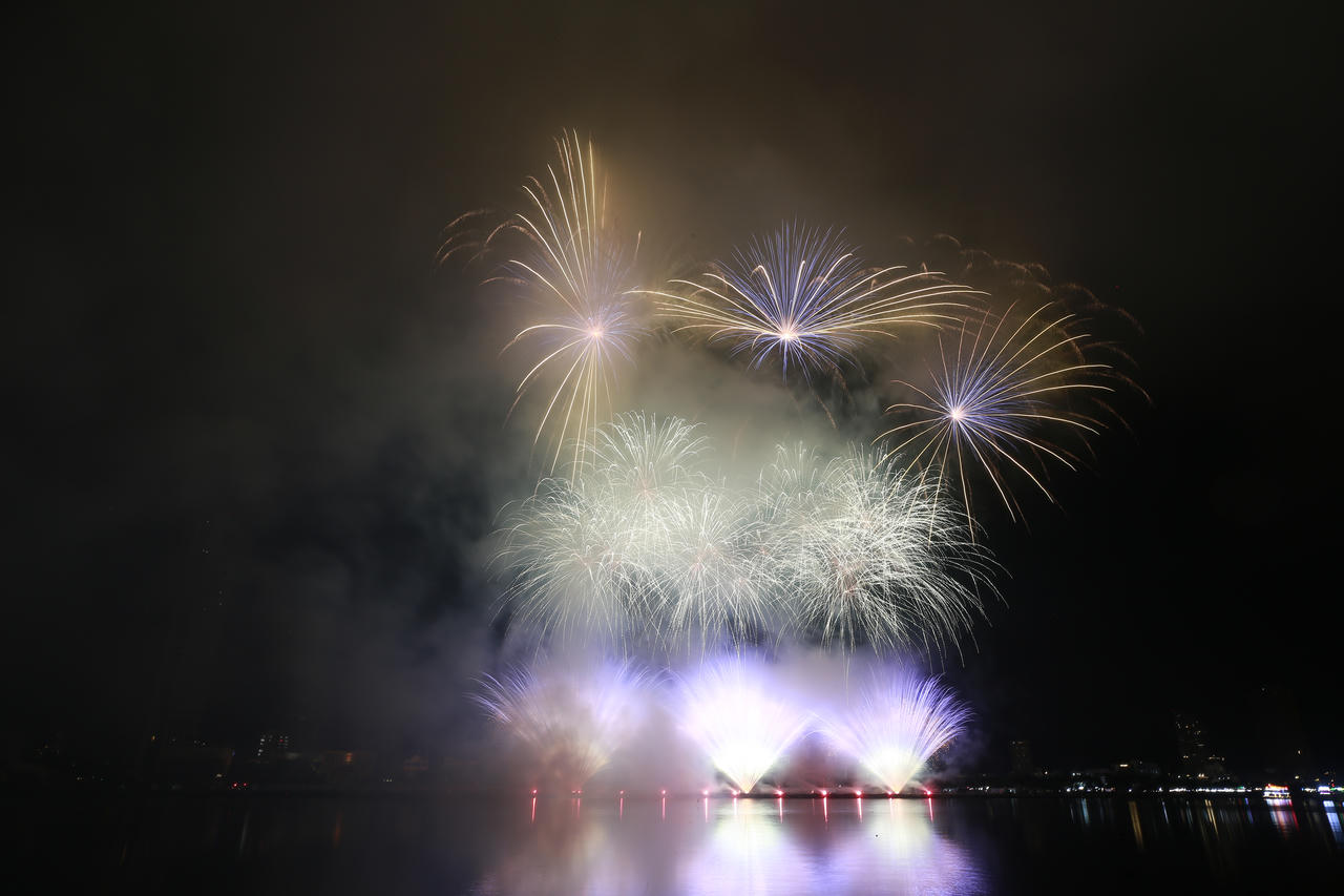 Anh và Ba Lan khắc họa vẻ đẹp thiên nhiên trên nền trời Đà Nẵng