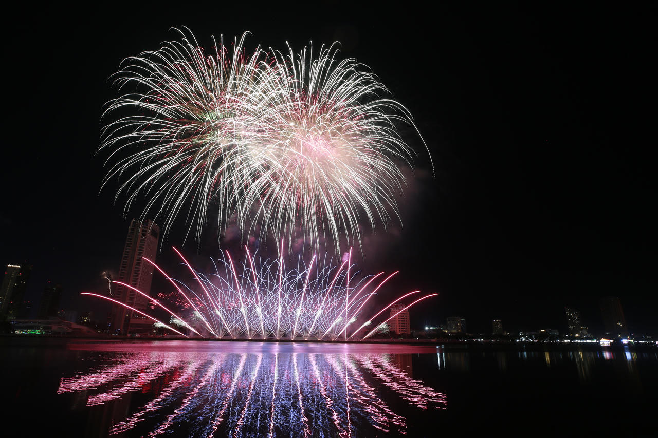 Anh và Ba Lan khắc họa vẻ đẹp thiên nhiên trên nền trời Đà Nẵng