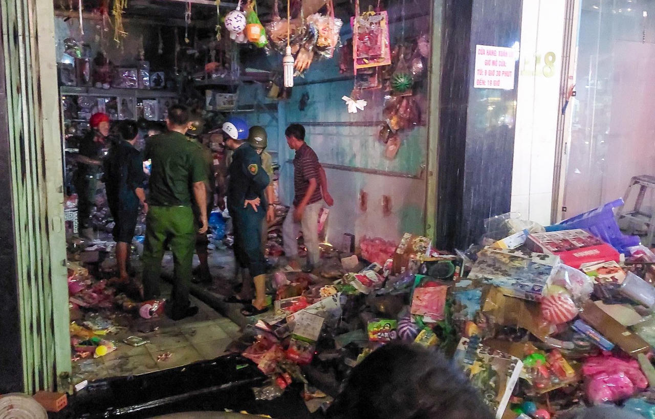 Cháy cửa hàng bán đồ chơi trẻ em giữa trung tâm Đà Nẵng