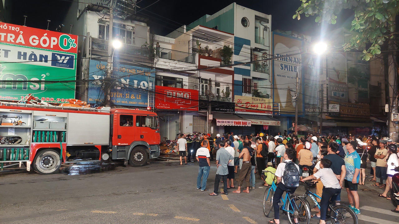 Cháy cửa hàng bán đồ chơi trẻ em giữa trung tâm Đà Nẵng