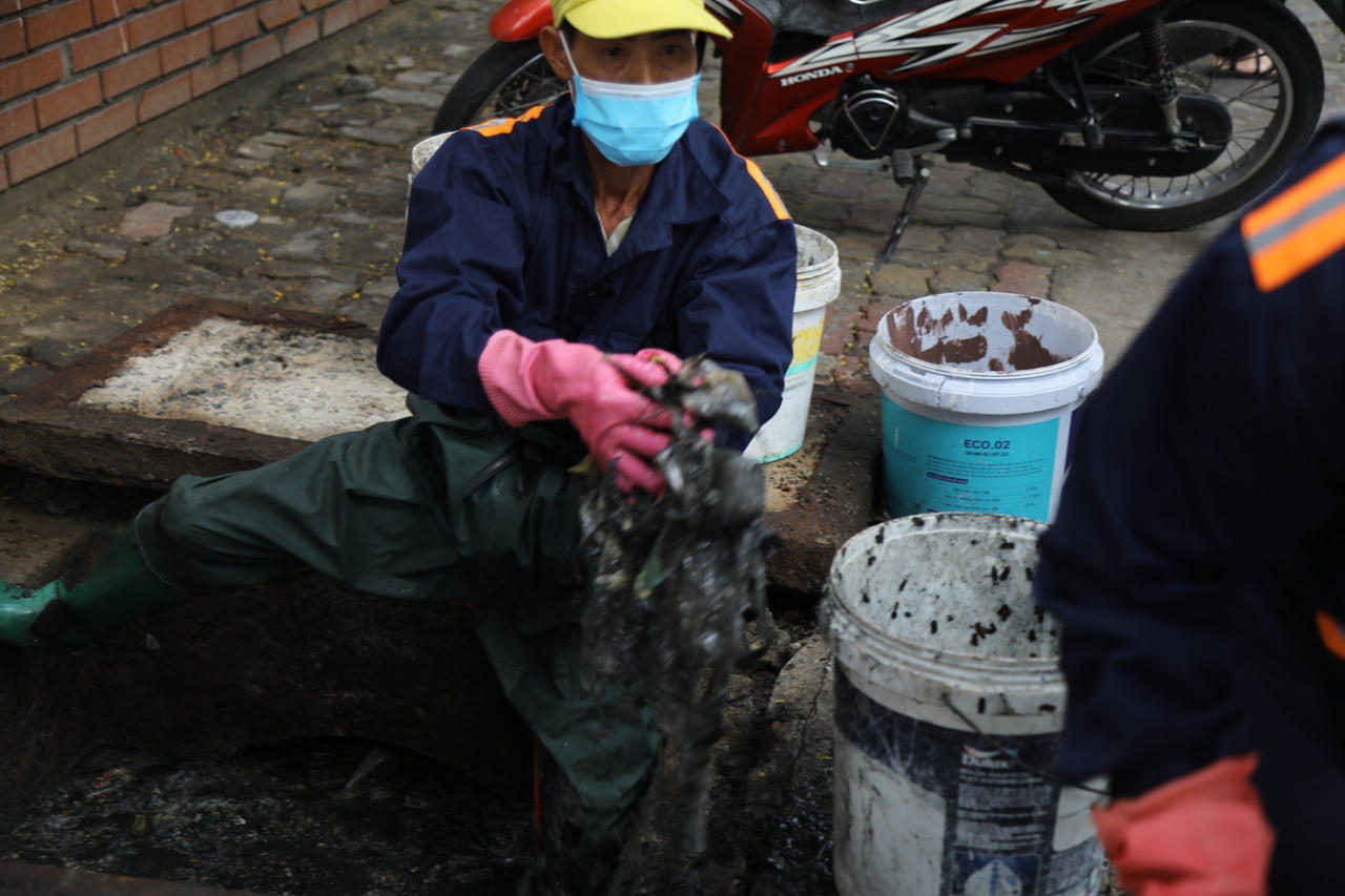 Đà Nẵng ra quân nạo vét, khơi thông cống thoát nước trước mùa mưa