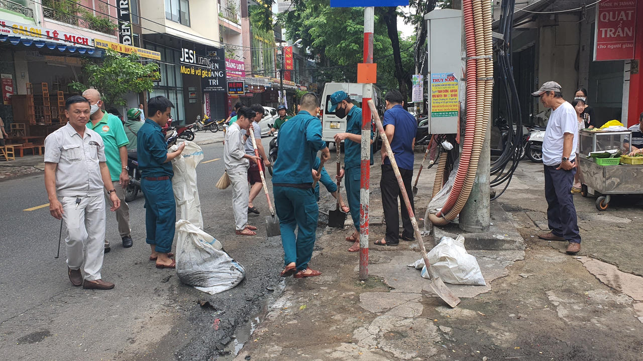 Đà Nẵng ra quân nạo vét, khơi thông cống thoát nước trước mùa mưa