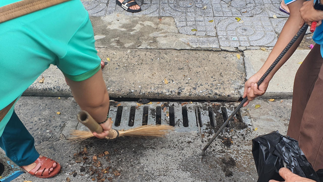 Đà Nẵng ra quân nạo vét, khơi thông cống thoát nước trước mùa mưa