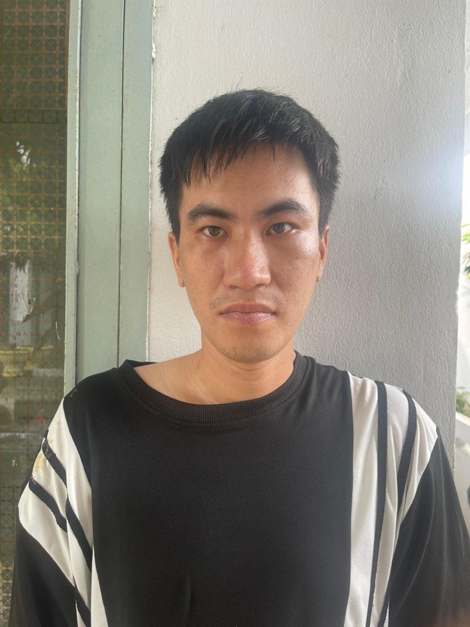 Thợ lắp camera ghi lại clip "nóng" trong phòng ngủ của khách rồi tống tiền