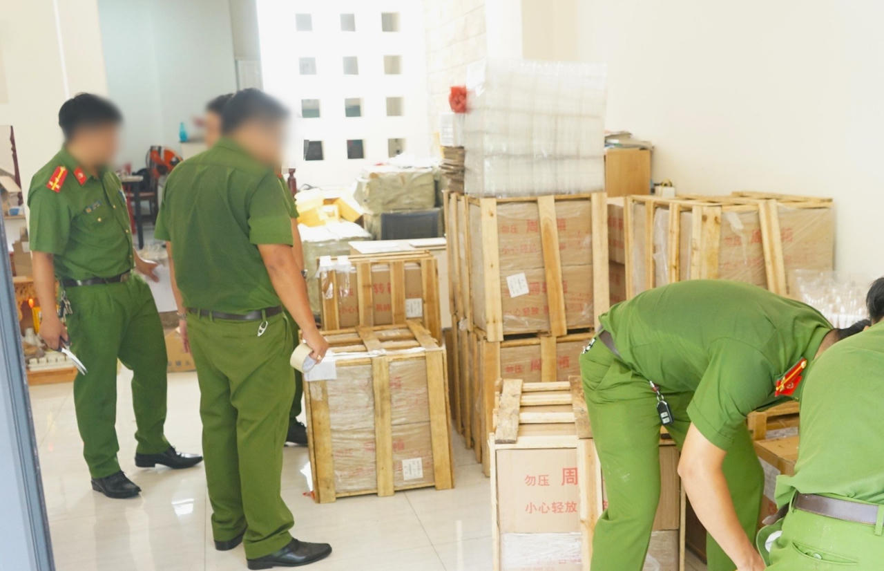 Đà Nẵng: Thu giữ 4000 hộp bánh trung thu, thạch trái cây không nguồn gốc