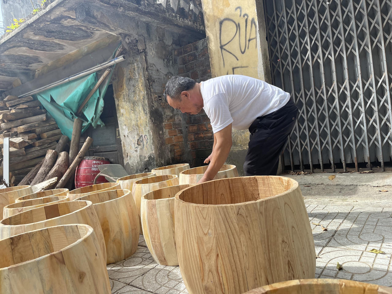 Nghề làm trống Đọi Tam ở Quảng Ngãi tất bật phục vụ Tết Trung thu