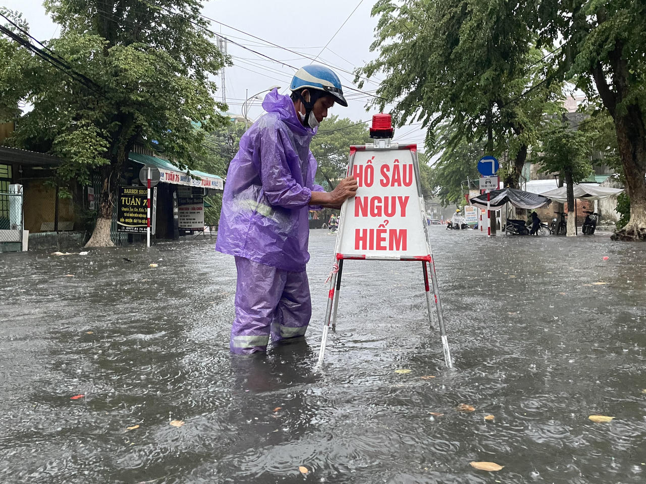 Cảnh báo mưa to gây ngập úng và sạt lở núi tại các tỉnh, thành miền Trung