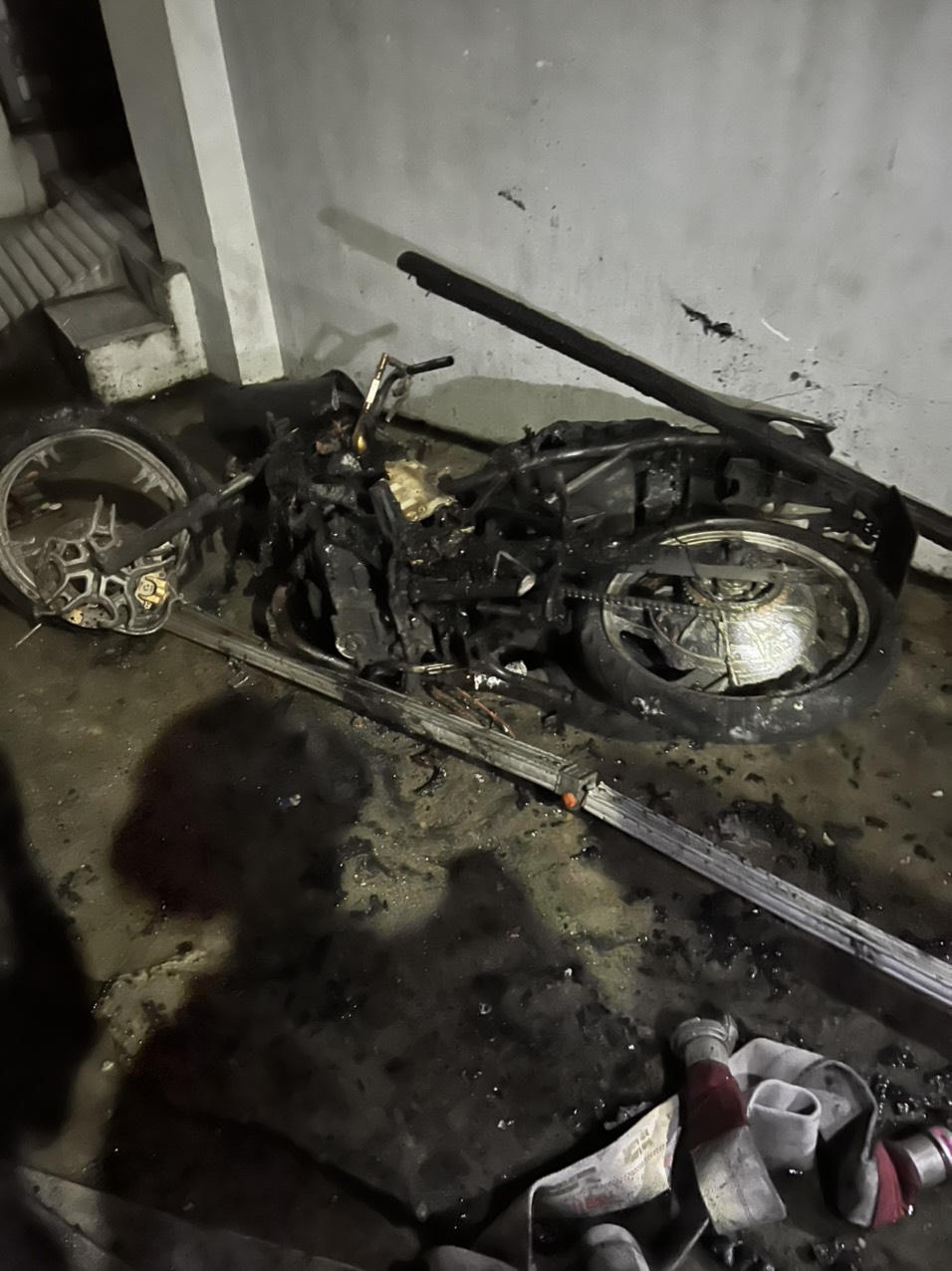 Cứu 6 người mắc kẹt trong ngôi nhà cháy dữ dội ở Đà Nẵng