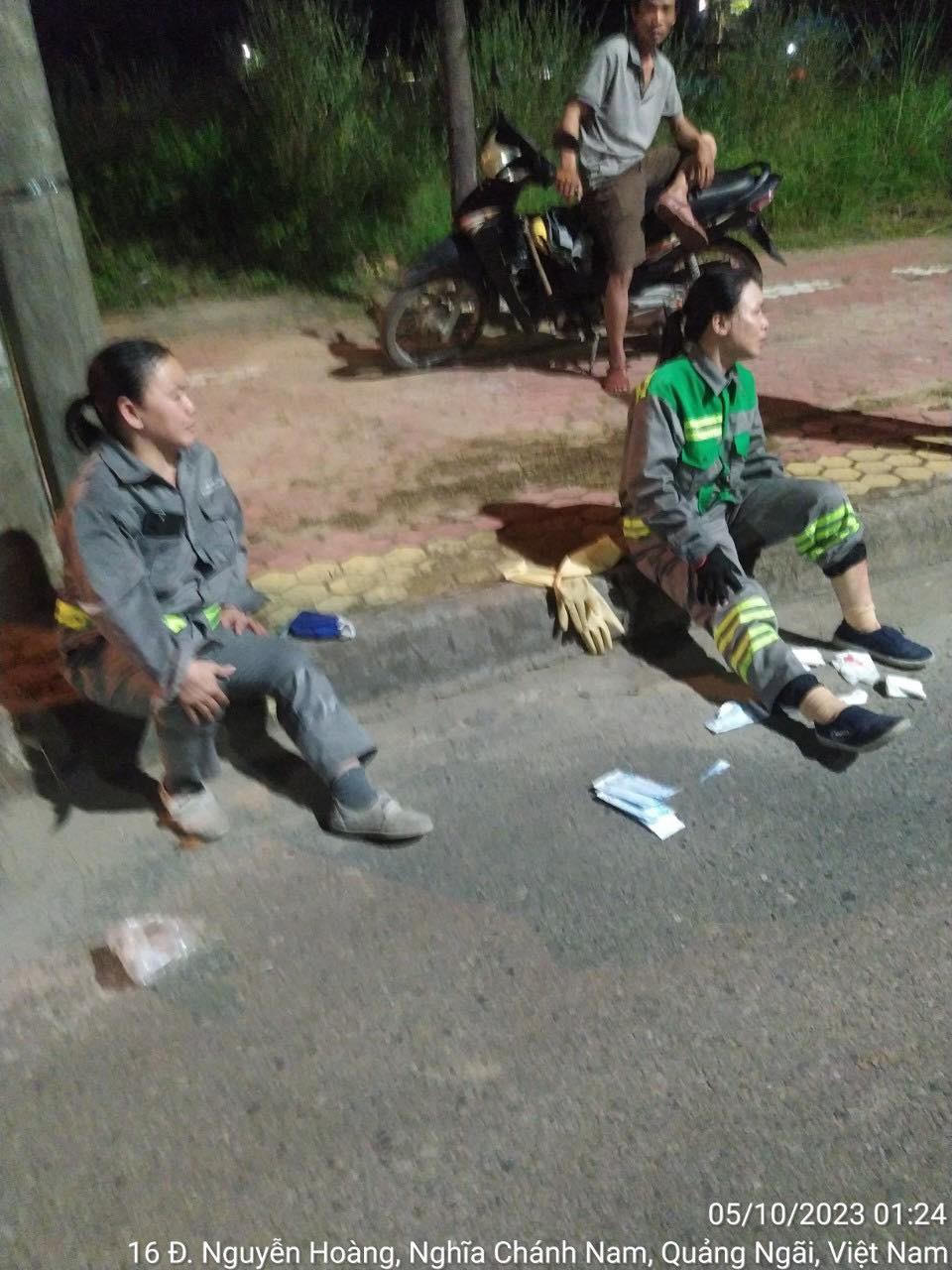 2 nhân viên môi trường bị đối tượng đánh, dùng súng bắn vào chân 