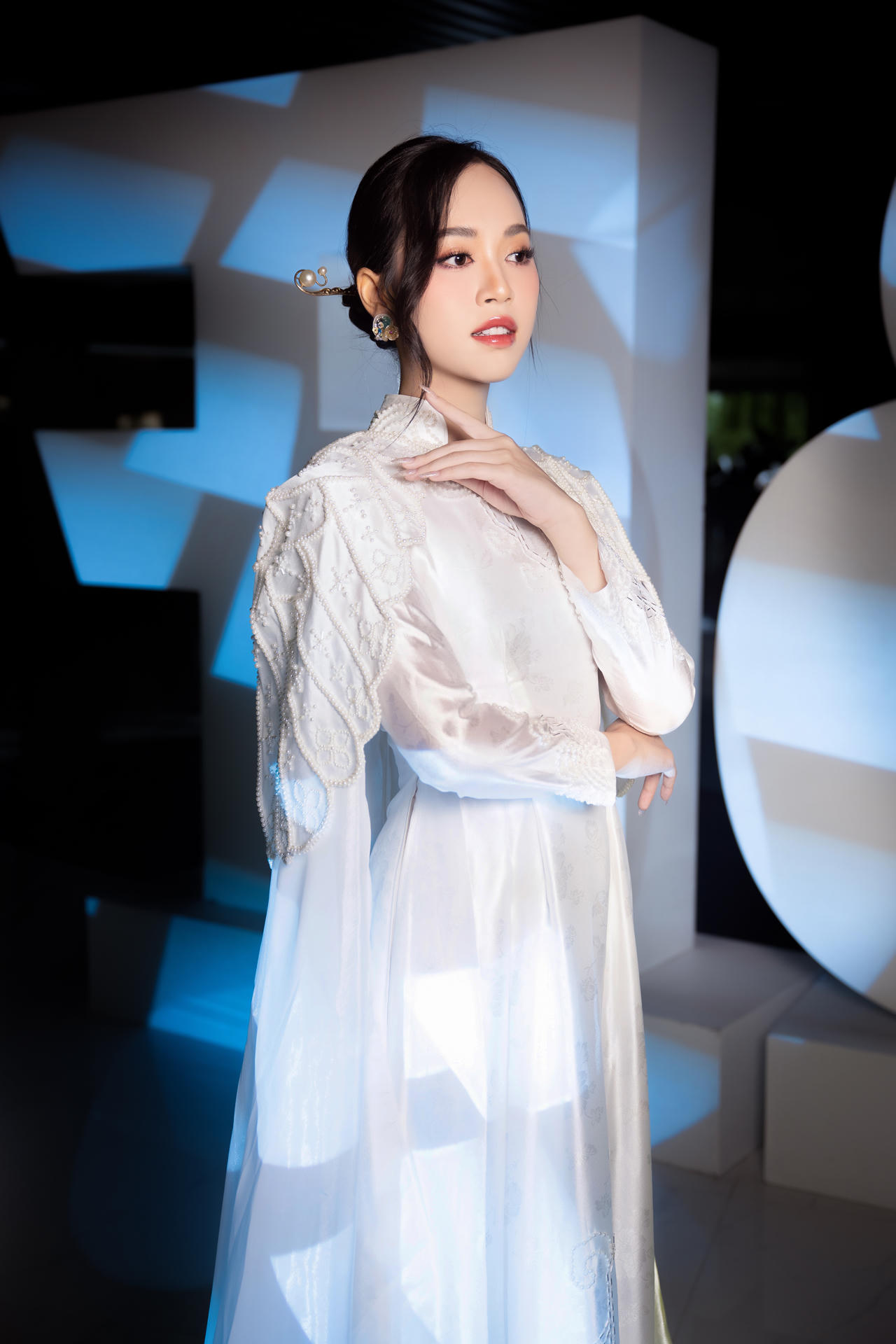 70 thí sinh Miss Grand International 2023 cùng các nàng hậu tham gia VBFF tại Đà Nẵng