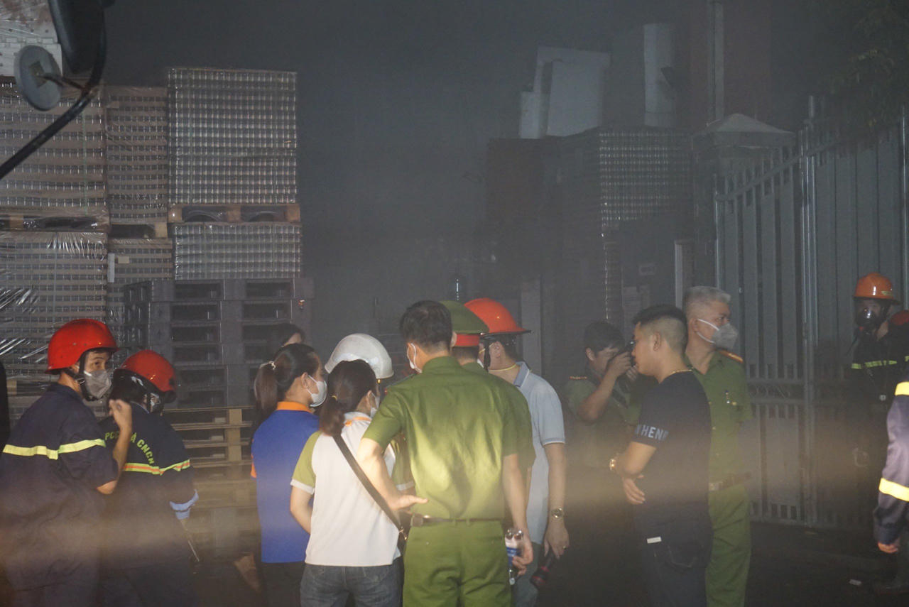 Cháy lớn tại cơ sở sản xuất nước yến nằm giữa khu dân cư ở Đà Nẵng