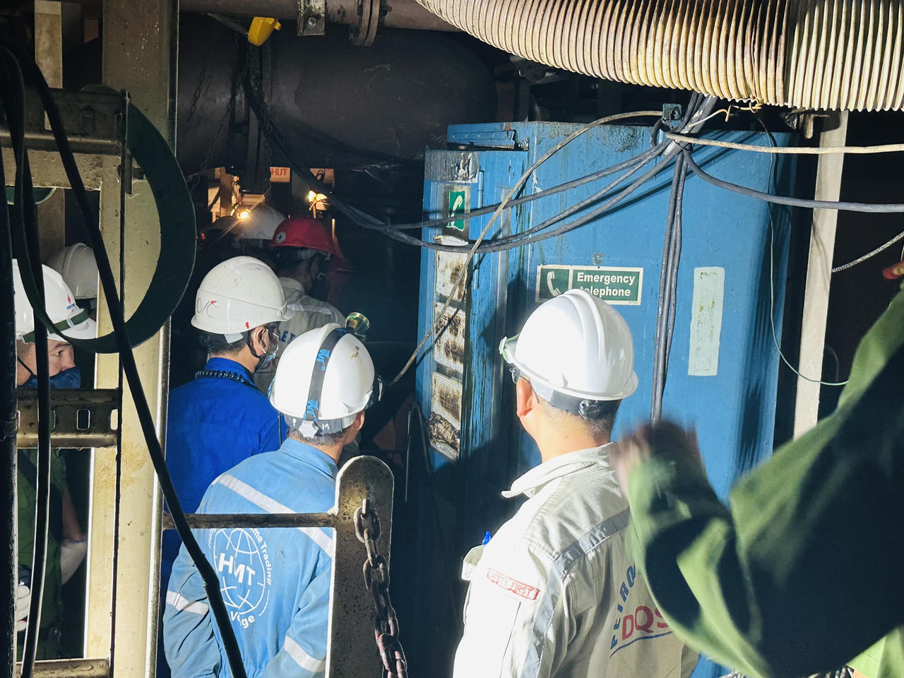 Khám nghiệm hiện trường vụ nổ tại Nhà máy đóng tàu Dung Quất 