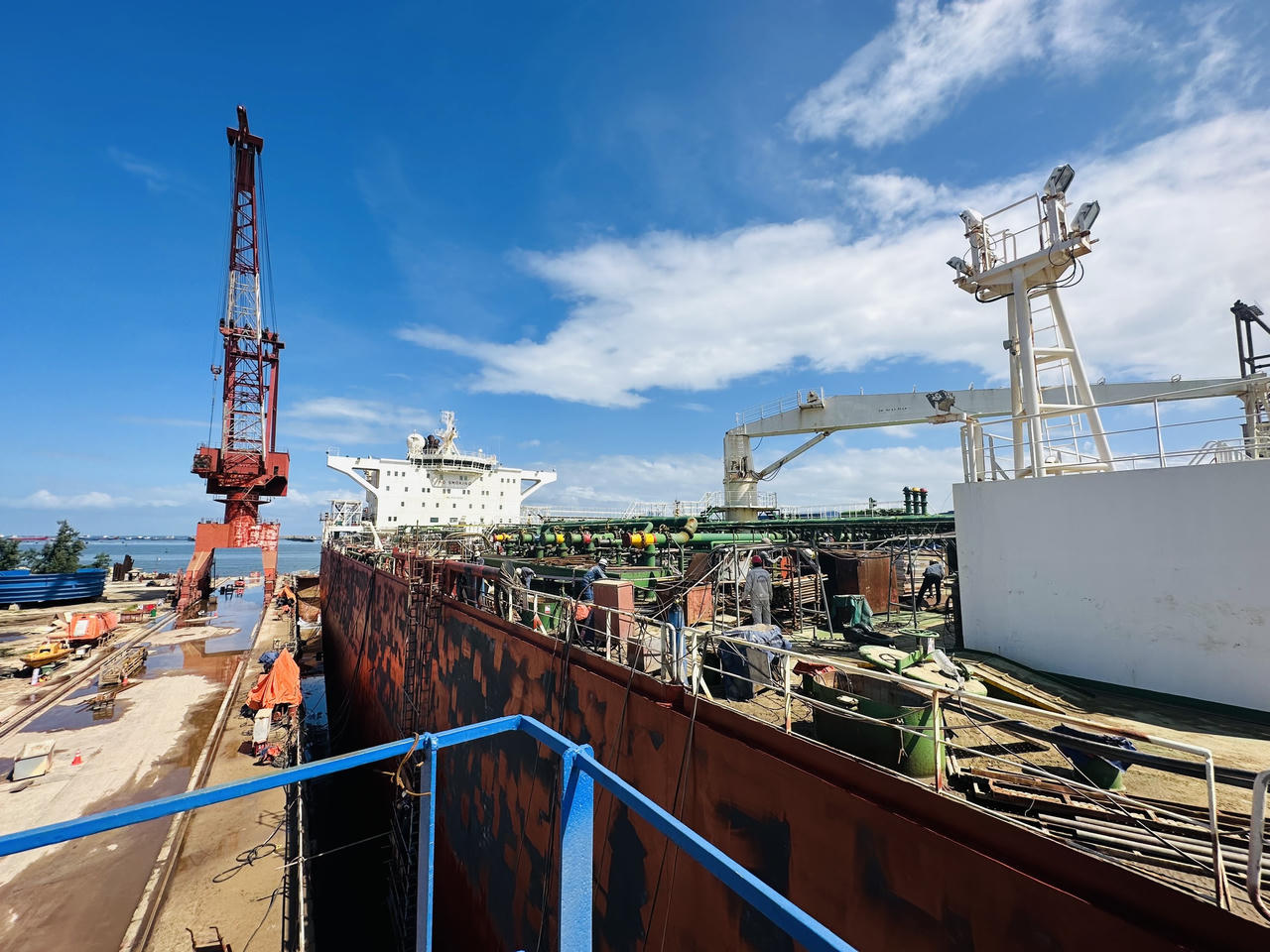 Khám nghiệm hiện trường vụ nổ tại Nhà máy đóng tàu Dung Quất 