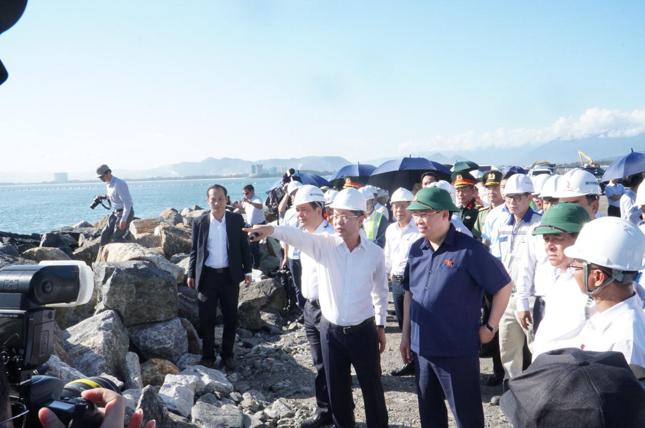 Chủ tịch Quốc hội Vương Đình Huệ kiểm tra tiến độ Dự án Bến cảng Liên Chiểu