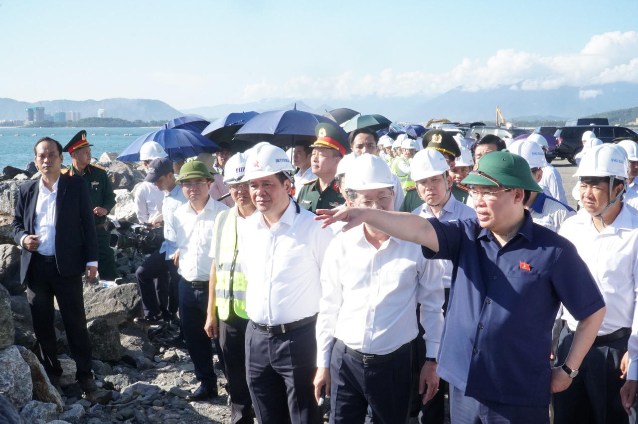 Chủ tịch Quốc hội Vương Đình Huệ kiểm tra tiến độ Dự án Bến cảng Liên Chiểu