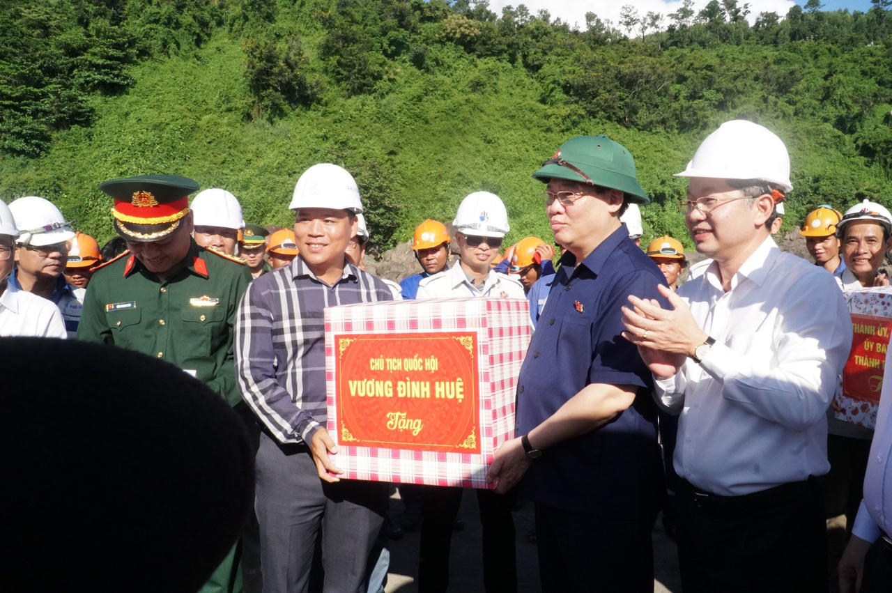 Chủ tịch Quốc hội Vương Đình Huệ kiểm tra tiến độ Dự án Bến cảng Liên Chiểu