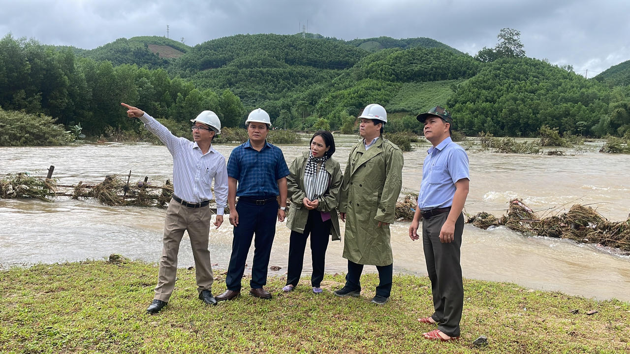 Quảng Ngãi tập trung khắc phục hậu quả do mưa lớn gây sạt lở nhiều nơi