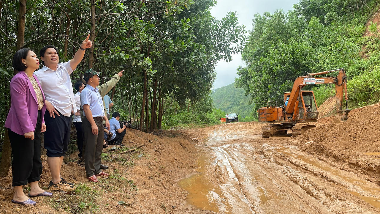 Quảng Ngãi tập trung khắc phục hậu quả do mưa lớn gây sạt lở nhiều nơi