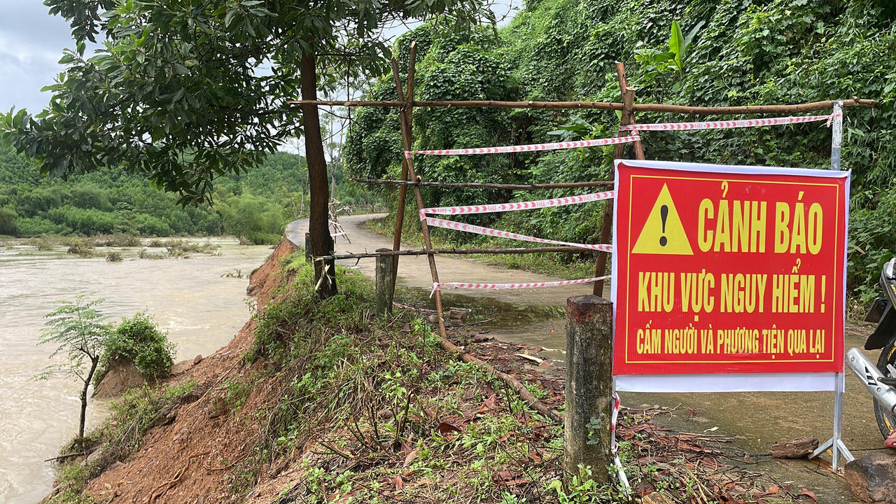 Quảng Ngãi tập trung khắc phục hậu quả do mưa lớn gây sạt lở nhiều nơi