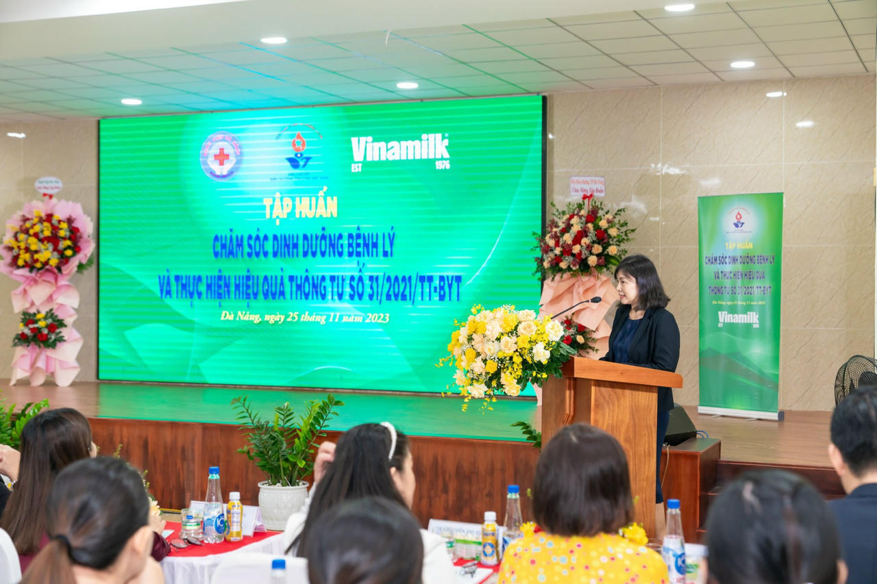 Chuyên gia, nhân viên y tế chia sẻ kiến thức, kinh nghiệm chăm sóc dinh dưỡng cho người bệnh