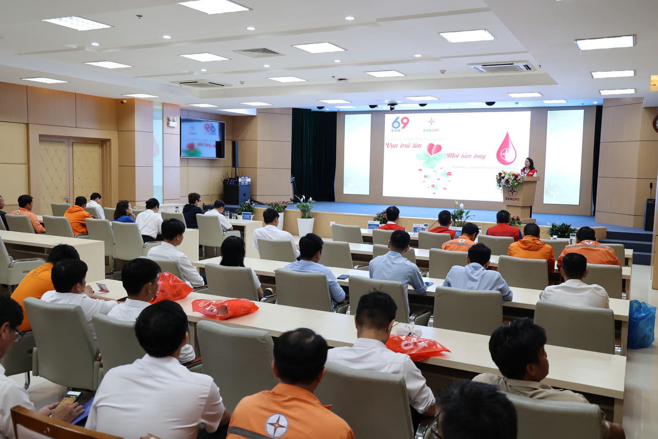 Hơn 2.300 CBCNV EVNCPC tham gia hiến máu tại chương trình Tuần lễ hồng EVN lần thứ IX năm 2023