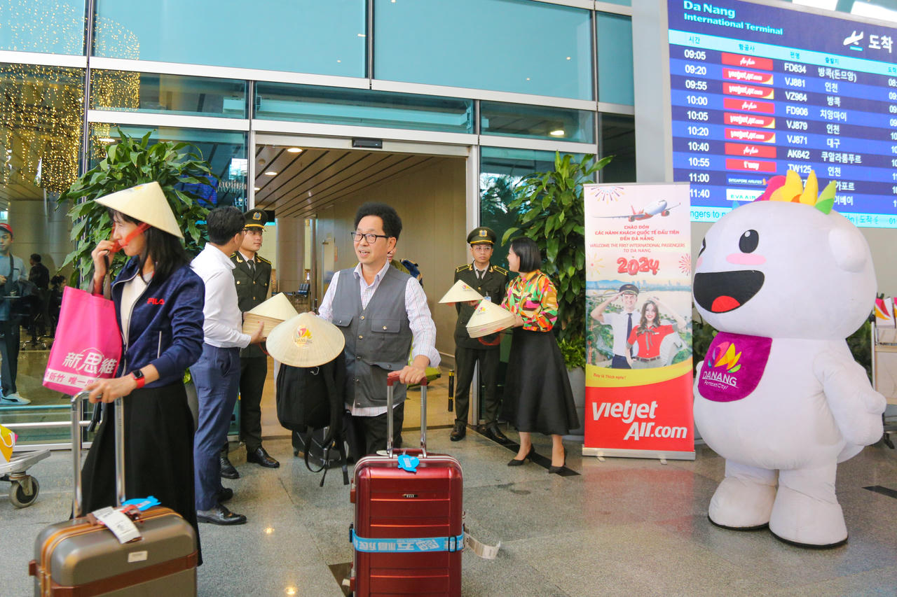 Những chuyến bay "xông đất" ngày đầu năm 2024