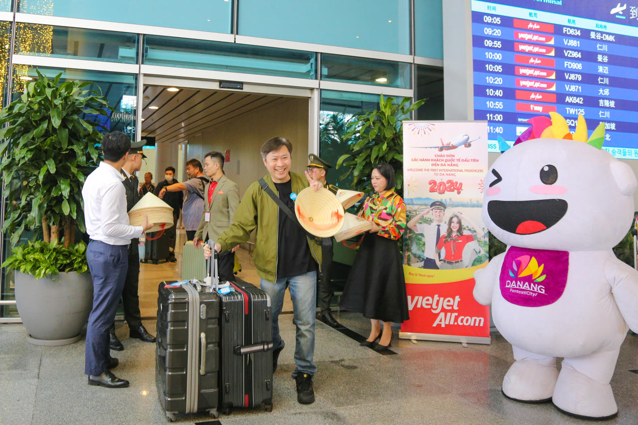 Những chuyến bay "xông đất" ngày đầu năm 2024