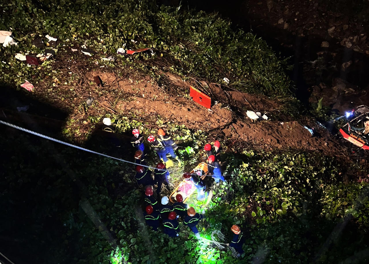 Nguyên nhân ban đầu vụ xe khách lao xuống vực ở cao tốc La Sơn - Túy Loan