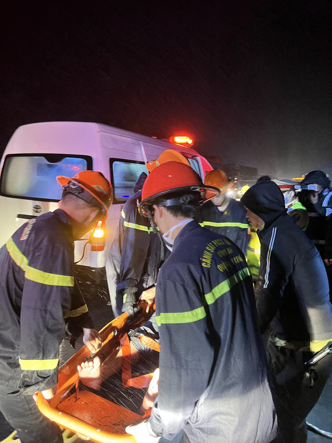 Nguyên nhân ban đầu vụ xe khách lao xuống vực ở cao tốc La Sơn - Túy Loan